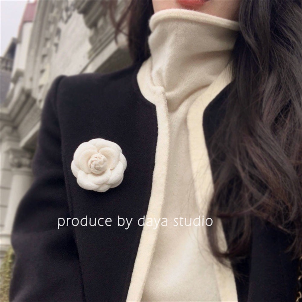 Ghim Cài Áo Hình Hoa Trà Đính Ngọc Trai Cao Cấp Phong Cách Pháp Thanh Lịch