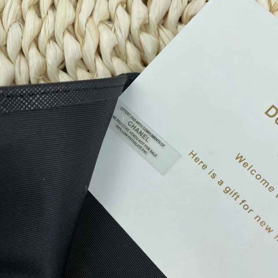 Ví Đựng Hộ Chiếu / Thẻ / Giấy Tờ Họa Tiết Hình Thoi Màu Vàng Nhạt