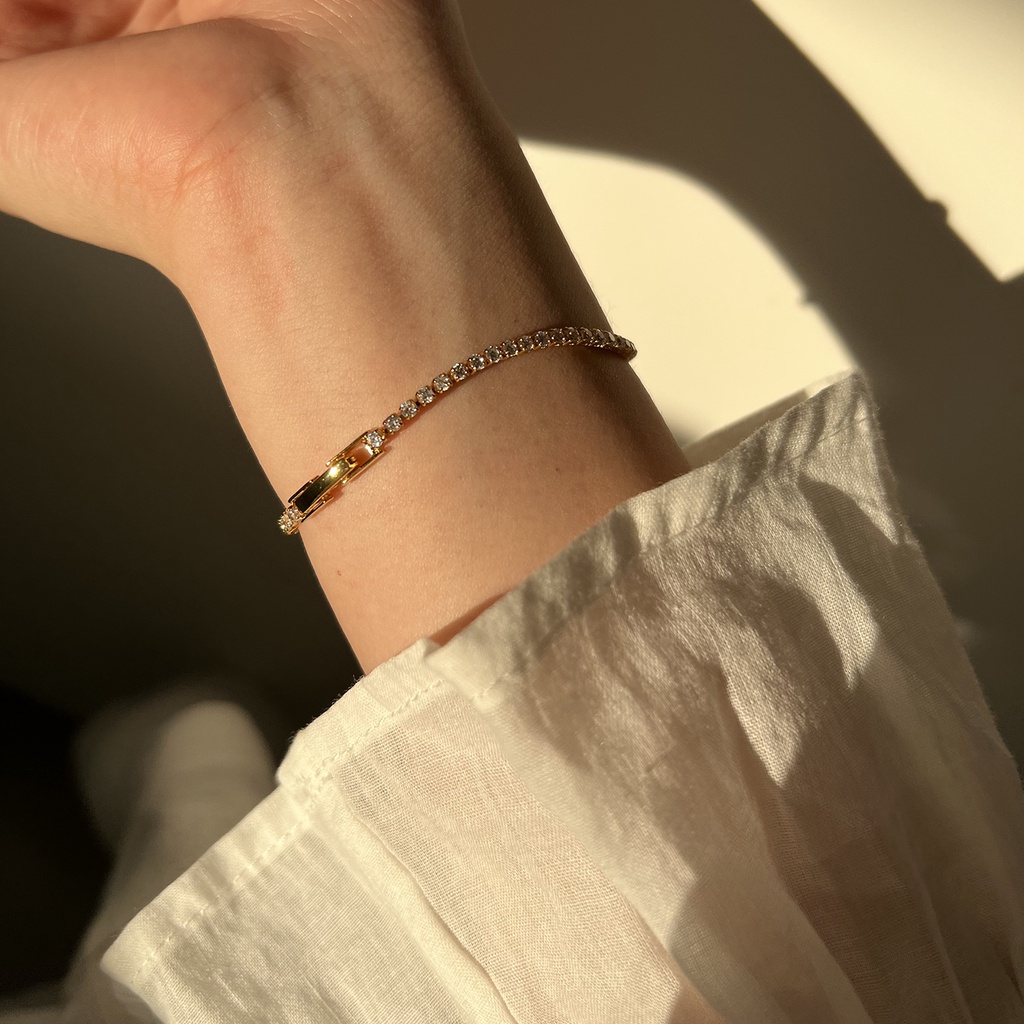 Vòng Tay Hình Xương Rắn Đính Đá Zircon Lấp Lánh Dễ Phối Đồ Cho Nữ