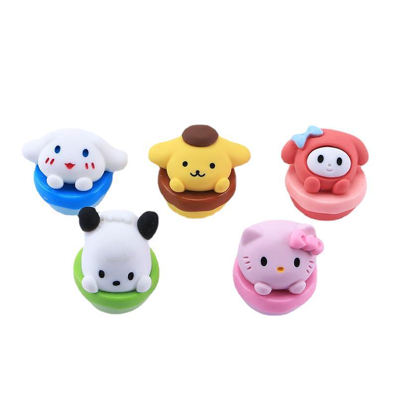 Charm mô hình Cinamon, Kuromi, Pompompurin ngồi trong cốc trang trí keycap, ốp điện thoại, DIY