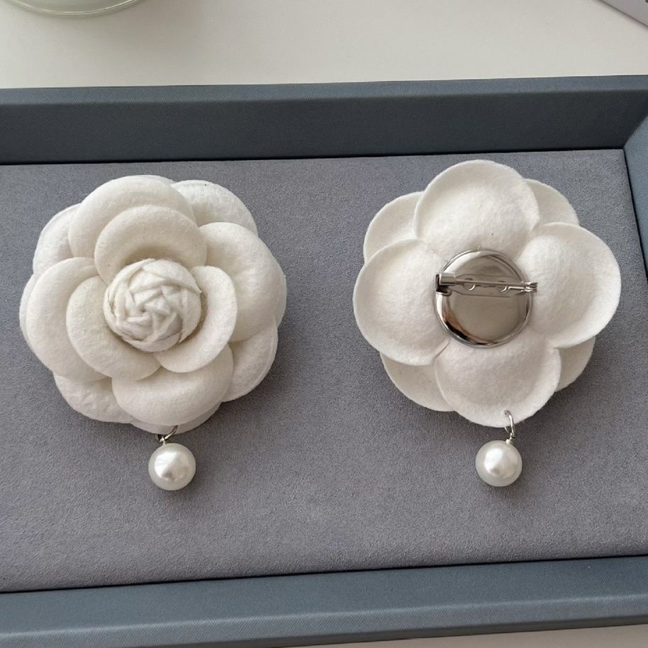 Ghim Cài Áo Hình Hoa Trà Đính Ngọc Trai Cao Cấp Phong Cách Pháp Thanh Lịch