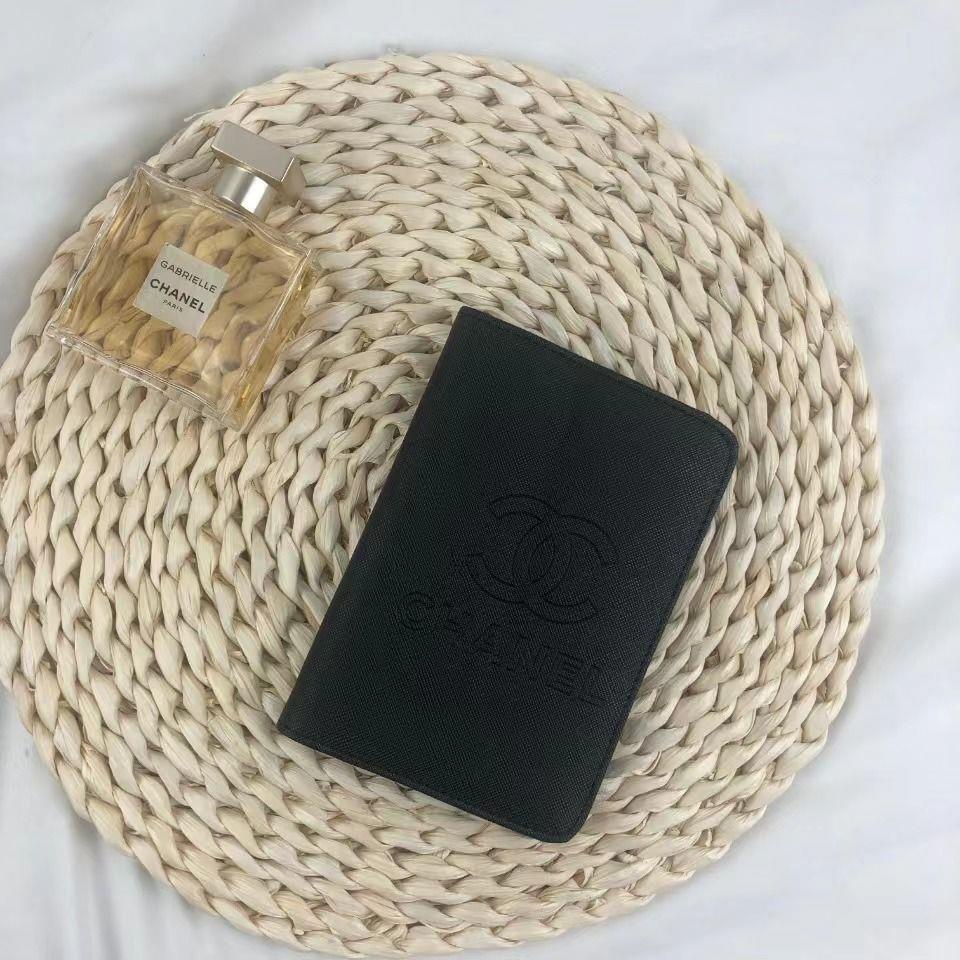 Ví Đựng Hộ Chiếu / Thẻ / Giấy Tờ Họa Tiết Hình Thoi Màu Vàng Nhạt