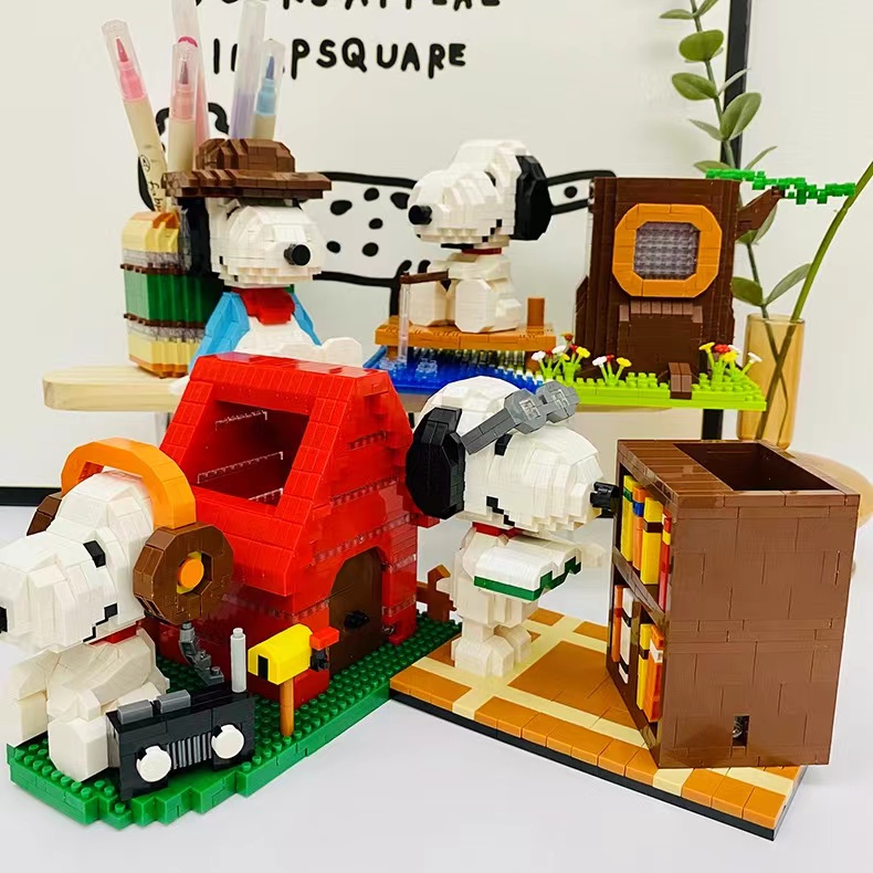 Giá Đỡ Bút Lắp Ráp Hình Chú Chó Snoopy Dễ Thương Dùng Làm Quà Tặng Cho Bé