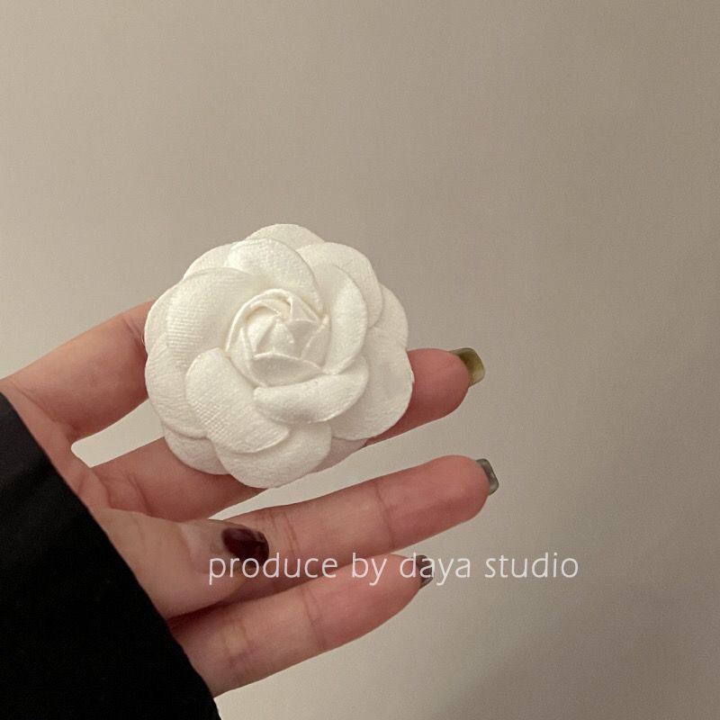 Ghim Cài Áo Hình Hoa Trà Đính Ngọc Trai Cao Cấp Phong Cách Pháp Thanh Lịch