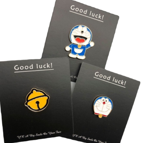 Huy Hiệu Cài Áo Kim Loại Hình Doraemon Đáng Yêu