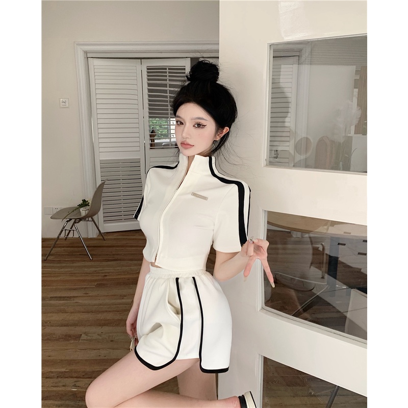 QKOOLE  Bộ Áo Thun Ngắn Tay Cổ Đứng Phối Khóa Kéo + Quần Short Lưng Cao Ôm Dáng Thời Trang Mùa Hè Cho Nữ