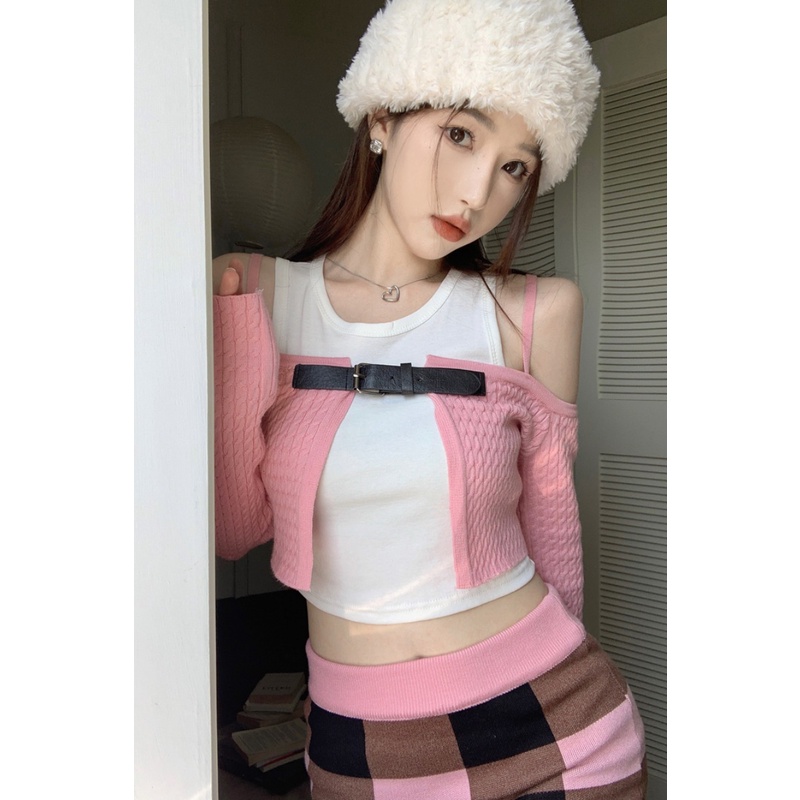 QKOOLE  Han Giải Trí Ngọt Ngào ~ Millennium Spice Set Áo Dệt Kim Trễ Vai Dáng Ngắn + Chân Váy Ngắn Ôm Hông Cho Nữ