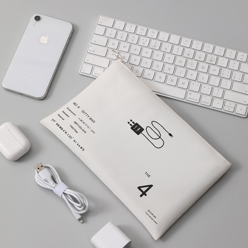 Sáu miếng vệ sinh và vệ sinh được đóng gói riêng biệt. Vỏ Bọc Vali Và Quần Áo Phân Loại Được Đóng Gói Và Phân Loại