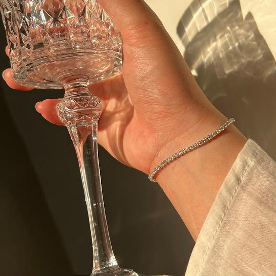 Vòng Tay Hình Xương Rắn Đính Đá Zircon Lấp Lánh Dễ Phối Đồ Cho Nữ