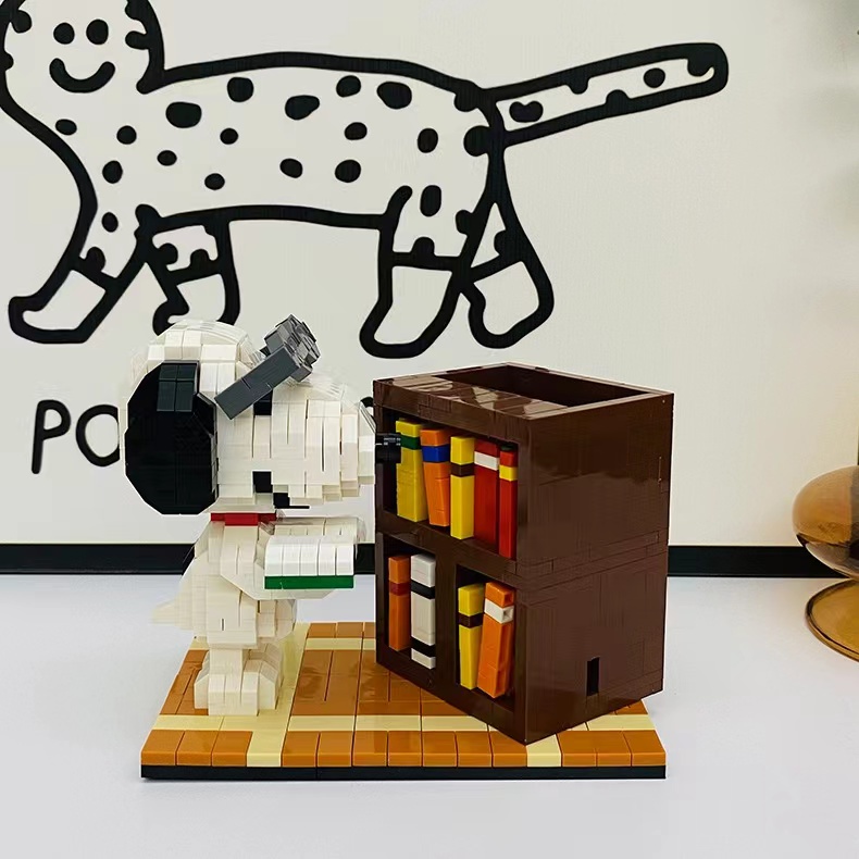 Giá Đỡ Bút Lắp Ráp Hình Chú Chó Snoopy Dễ Thương Dùng Làm Quà Tặng Cho Bé