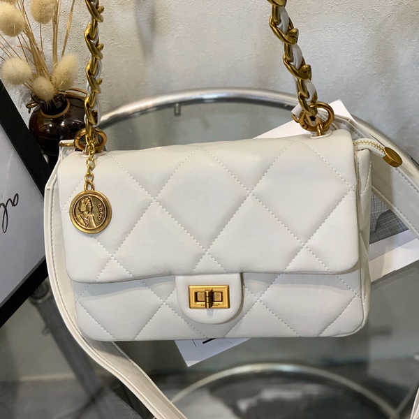 Túi Đeo Chéo Da Bò Mềm Khóa Vuông Lớn Đính Đá Kim Cương Vàng Cao Cấp Phong Cách Chanel Hợp Thời Trang Cho Nữ
