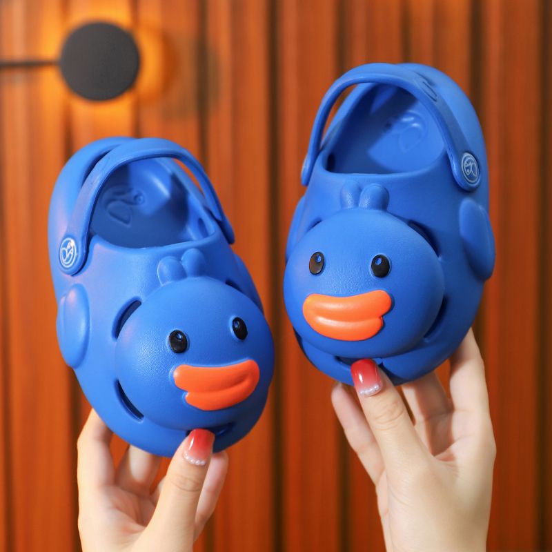 Dép Crocs Đục Lỗ Đi Trong Nhà Đế Mềm Họa Tiết Hoạt Hình Dễ Thương Cho Bé