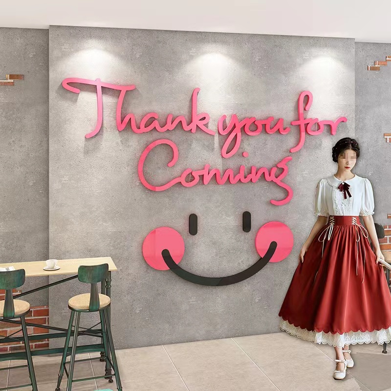 Khẩu hiệu chào mừng quầy lễ tân chào mừng khuôn mặt tươi cười biểu cảm dán tường acrylic 3d dán tường phục vụ cửa hàng trang trí lưới thẻ đục lỗ màu đỏ bố trí khu vực ảnh bức tranh mica