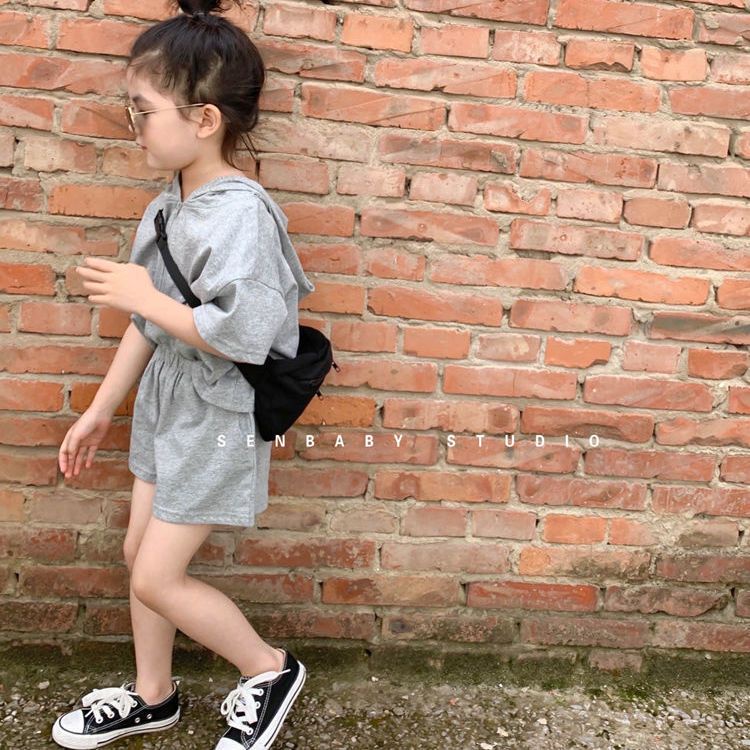 Bộ Đồ Thể Thao Hai Mảnh Áo Hoodie Tay Ngắn Phong Cách Phương Tây Thời Trang Mùa Hè 2023 Mới Cho Bé Gái