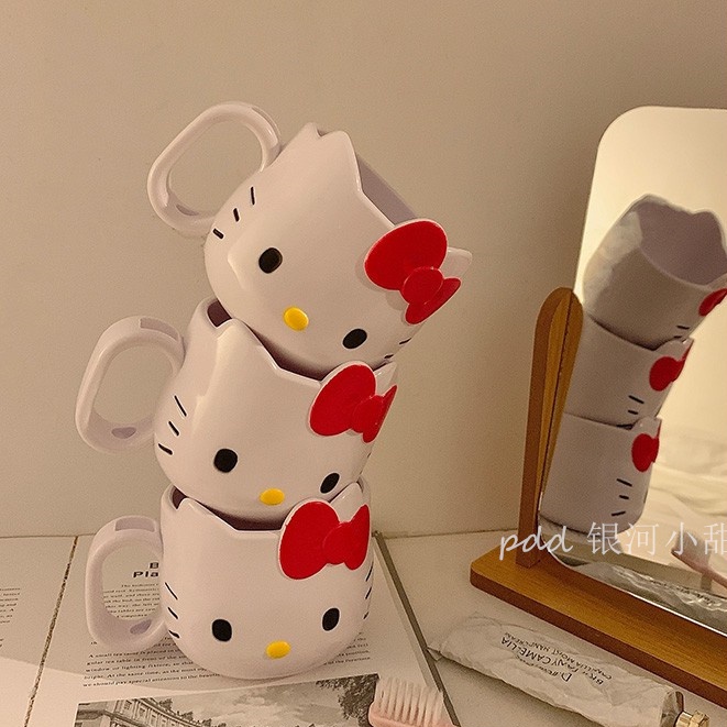 Cốc Đánh Răng Có Tay Cầm Hình Hello Kitty Dễ Thương