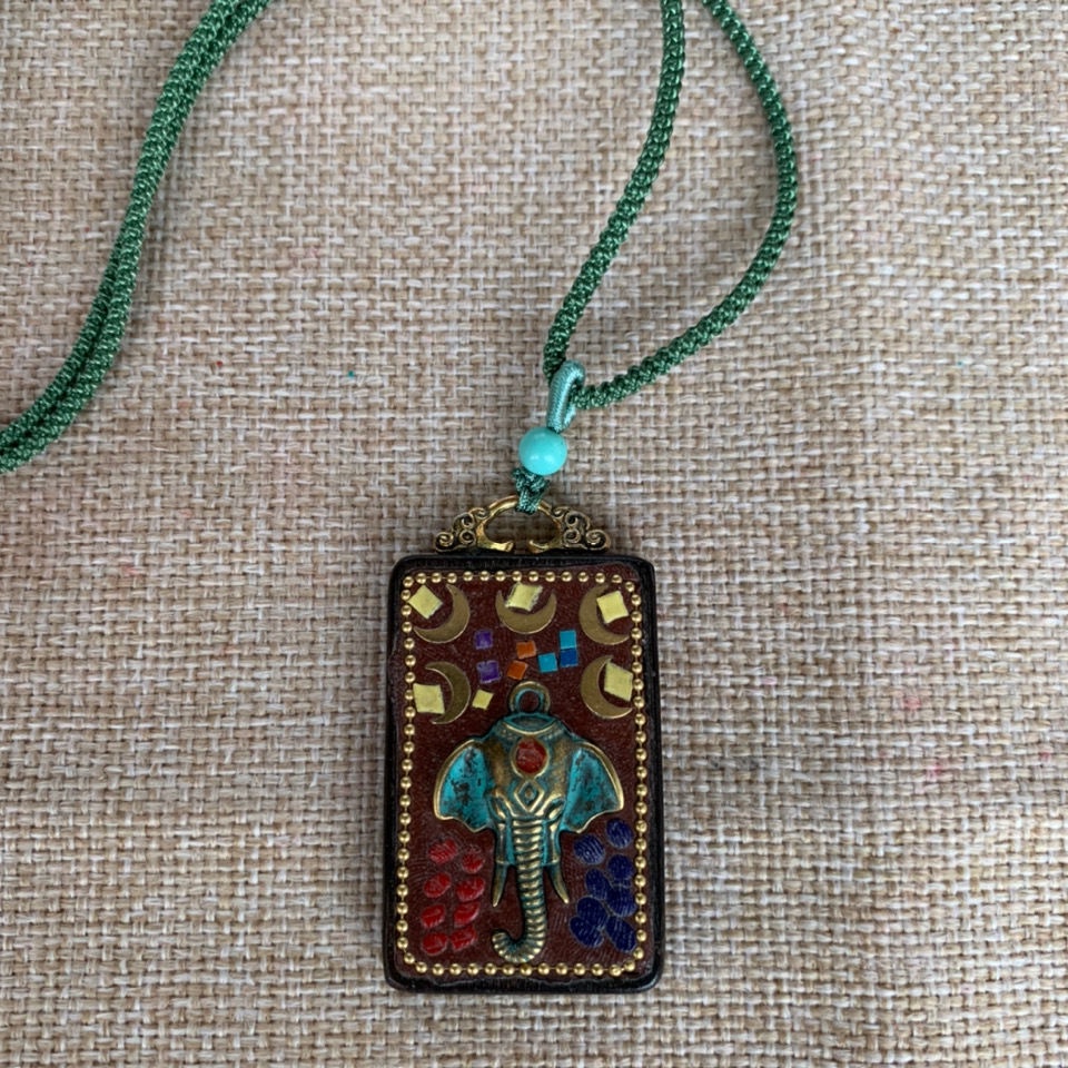 Mặt Dây Chuyền Hình Bánh Mì Tây Tạng Nepal 8.1