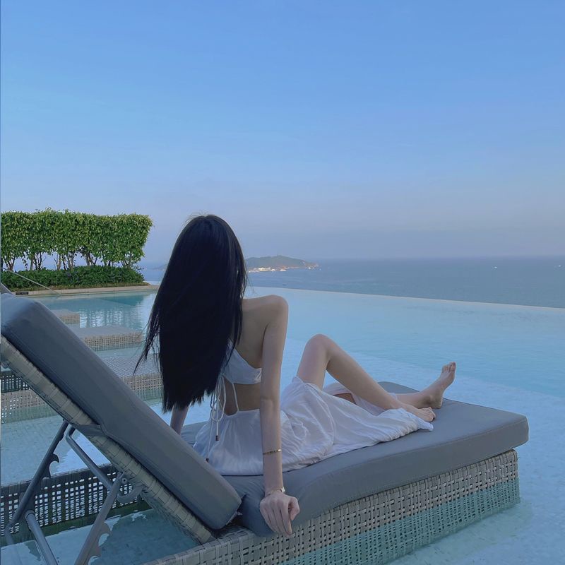 Đầm Dài Hai Dây Xẻ Tà Màu Trắng Siêu Nữ Tính 7.8 Phù Hợp Để Chụp Ảnh Khi Đi Biển Nghỉ Mát