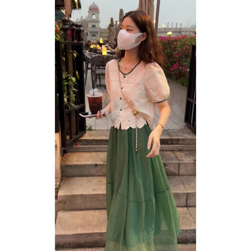 Set Áo Tay Phồng + Chân Váy Màu Xanh Lá Phong Cách Thời Trang Pháp Mới