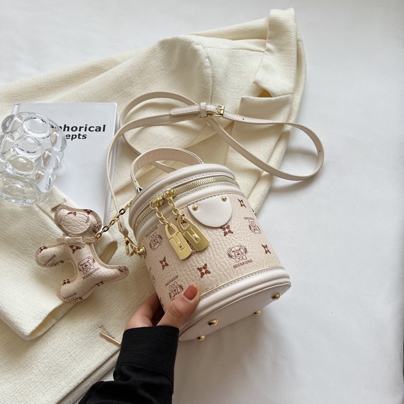 Túi Đeo Chéo Phong Cách Mới 2023 Dễ Phối Đồ Thời Trang Mùa Hè Cho Nữ