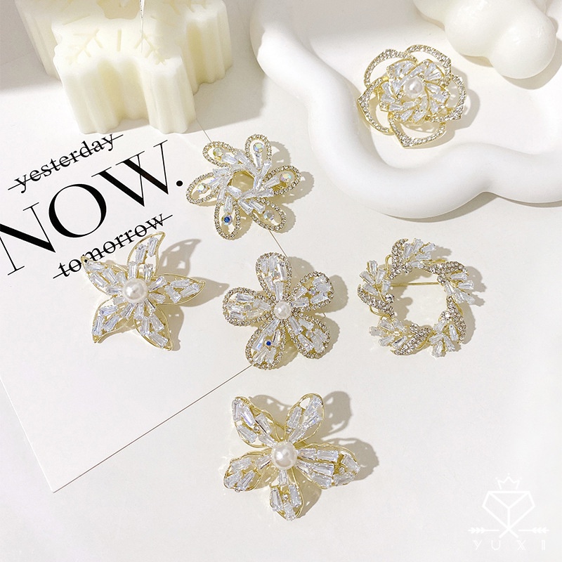 Trâm Cài Áo Hình Hoa Đính Đá Sang Trọng Cho Nữ