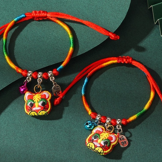 Vòng Tay Dây Thừng Nhiều Màu Sắc Có Chuông Hình Hổ zongzi Có Thể Điều Chỉnh Cho Trẻ Em