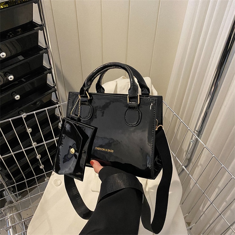 Túi Xách Thiết Kế Đơn Giản Dễ Phối Đồ Thời Trang Xuân 2023 Cho Nữ