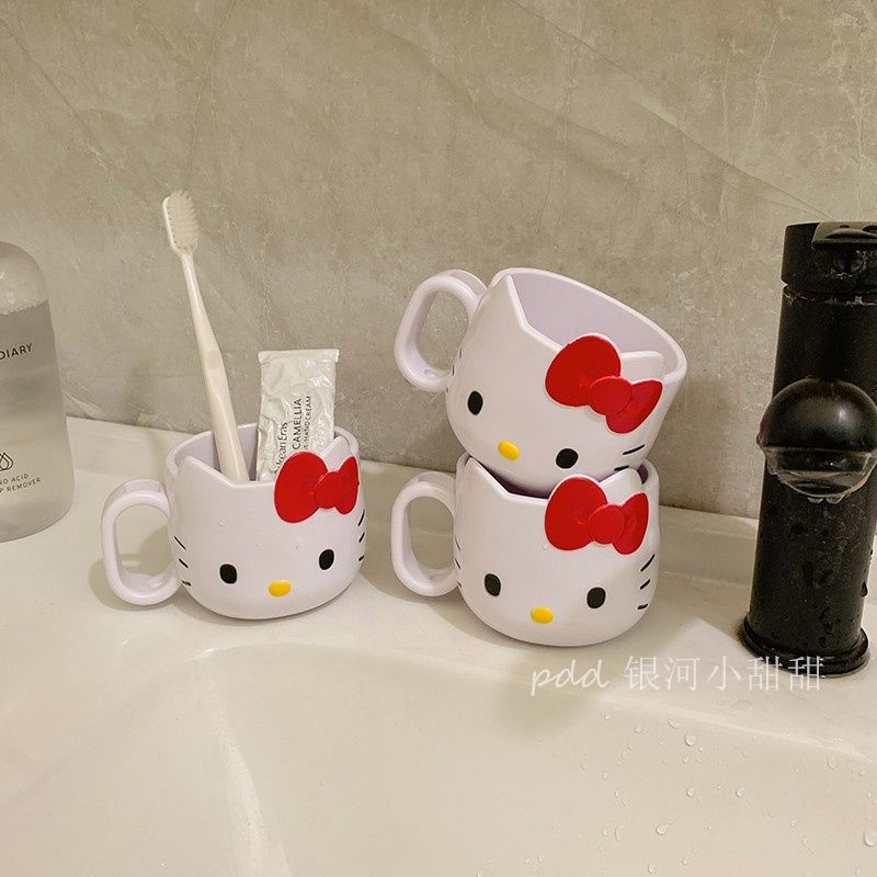Cốc Đánh Răng Có Tay Cầm Hình Hello Kitty Dễ Thương