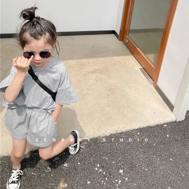 Bộ Đồ Thể Thao Hai Mảnh Áo Hoodie Tay Ngắn Phong Cách Phương Tây Thời Trang Mùa Hè 2023 Mới Cho Bé Gái