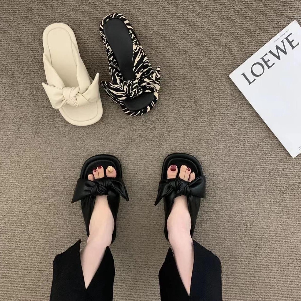 Dép Sandal Đế Phẳng Mềm Mại Thoải Mái Bền Bỉ Không Mài Họa Tiết Ngựa Vằn Thích Hợp Mang Ra Ngoài Mù