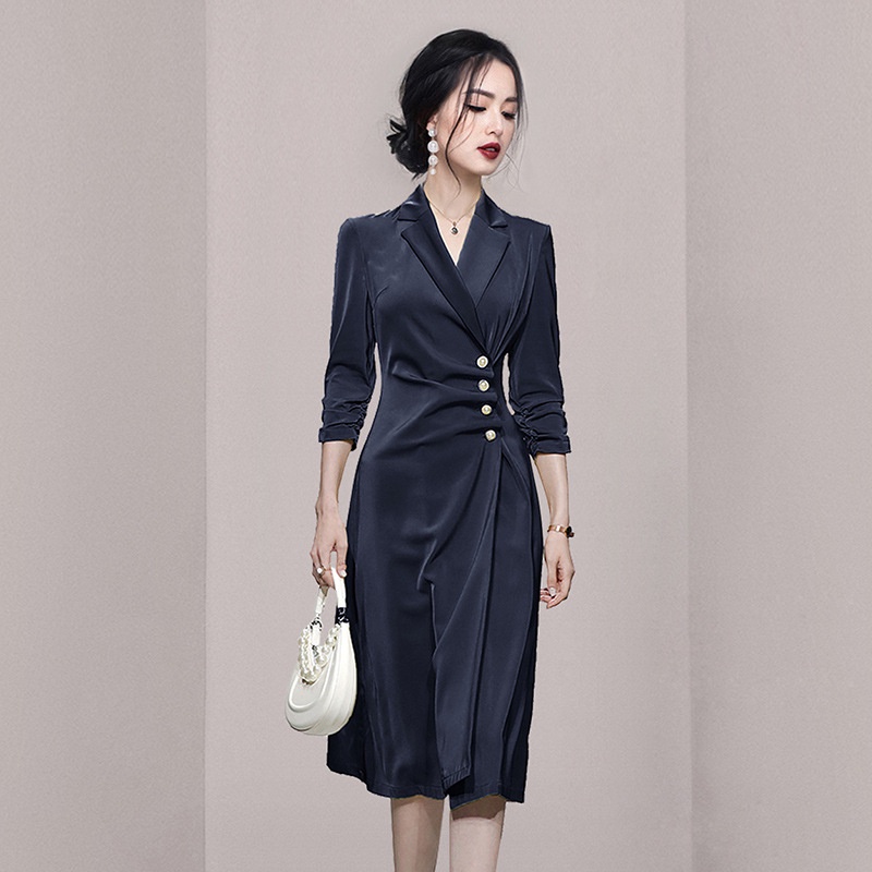 Đầm Satin Xếp Ly Ba Tầng Cổ Vest Đính Nút Ngọc Trai Thời Trang Mùa Thu 2022