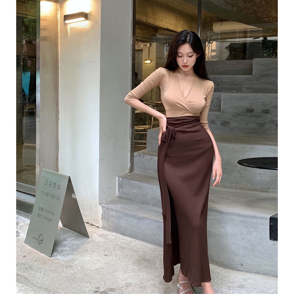 Bộ Áo Thun Tay Lửng Cổ Chữ v Phối Chân Váy Lưng Cao Xẻ Tà Thời Trang Mùa Hè Cho Nữ