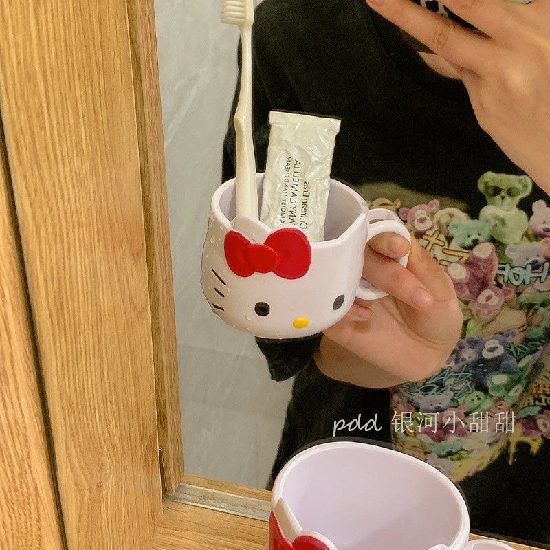 Cốc Đánh Răng Có Tay Cầm Hình Hello Kitty Dễ Thương