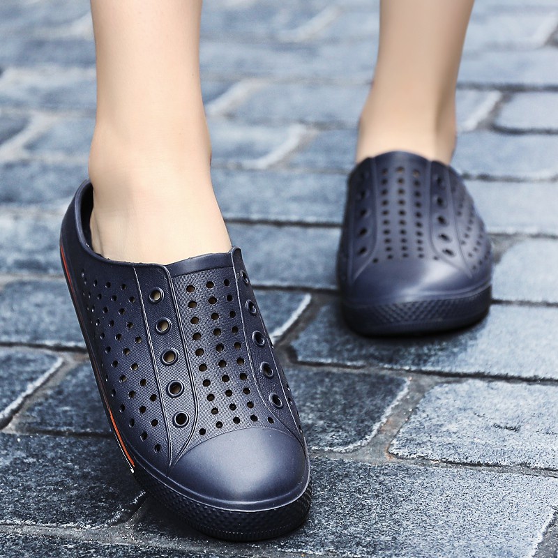 Hàng Có Sẵn Giao Hàng Nhanh Chóng Miễn Phí Vận Chuyển Hàng Có Sẵn☼ Giày Sandal Mềm Đục Lỗ Thoáng Khí Không Trơn Có Kích Thước Lớn Phong Cách Mùa Hè Cho Nam Và Nữ