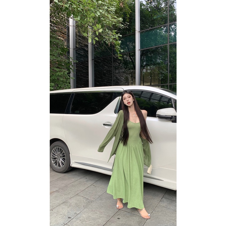 【COLORBLLIND】Set Đầm Hai Dây Màu Xanh Lá Sữa + Áo Khoác Cardigan Màu Xanh Lá Cây
