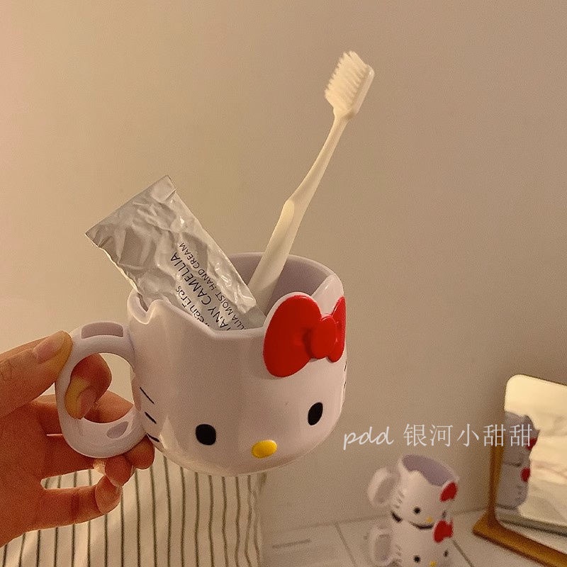 Cốc Đánh Răng Có Tay Cầm Hình Hello Kitty Dễ Thương