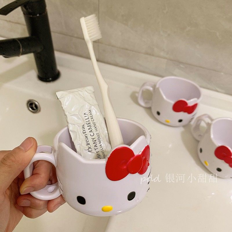 Cốc Đánh Răng Có Tay Cầm Hình Hello Kitty Dễ Thương