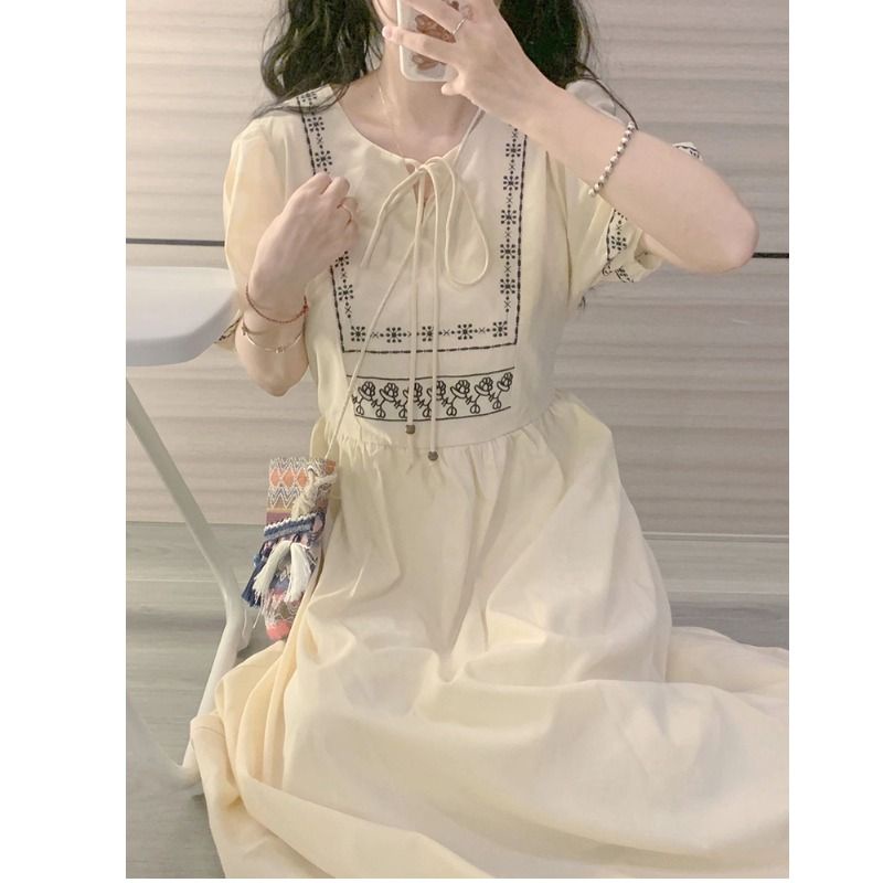 Hàng Mới Về Đầm Dài Ôm Eo Tay Ngắn Phồng Thêu Họa Tiết Màu Tương Phản Kiểu Hồng Kông Thời Trang Mùa Hè Cho Nữ