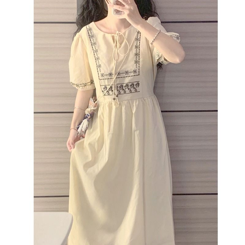 Hàng Mới Về Đầm Dài Ôm Eo Tay Ngắn Phồng Thêu Họa Tiết Màu Tương Phản Kiểu Hồng Kông Thời Trang Mùa Hè Cho Nữ