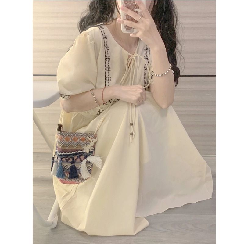 Hàng Mới Về Đầm Dài Ôm Eo Tay Ngắn Phồng Thêu Họa Tiết Màu Tương Phản Kiểu Hồng Kông Thời Trang Mùa Hè Cho Nữ