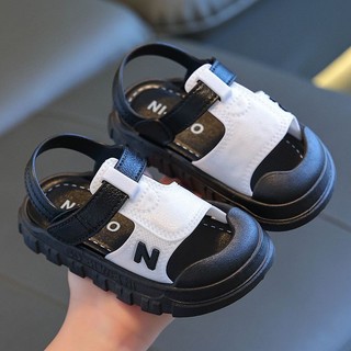Hàng sẵn có Giày Sandal Bé Trai Giá Trị Cao 2024 Phong Cách Mới Mùa Hè Trung Nhỏ Trẻ Em Bé Trai Baotou Giày Trẻ Em Giày Đi Biển Mùa Hè Dép Chống Trơn Trượt
