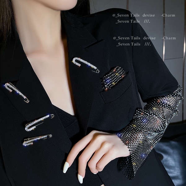 Trâm Cài Áo Hình Kim Cương Thời Trang Hàn Quốc Cao Cấp Bảy Đuôi Hẹp Cầm Tay Cho Nữ