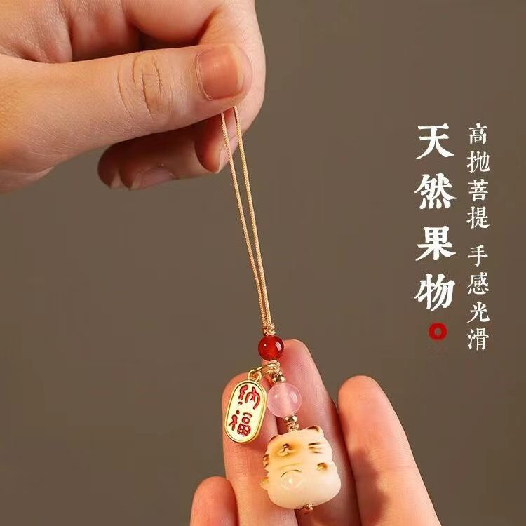 Móc Khóa Điện Thoại Hình Chân Mèo May Mắn Bằng Than Tre Dễ Thương