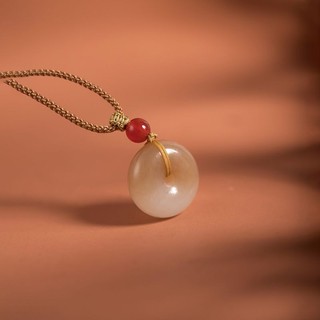Vòng cổ vòng cổ tự nhiên hetian ngọc kẹo ngọc trắng nhỏ an toàn khóa su gong niche thiết kế retro ngọc mặt dây chuyền vòng cổ mặt dây chuyền