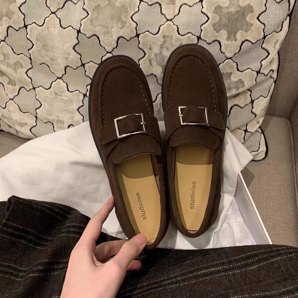 Hàng Mới Về Giày Lười Da Đế Bằng Cài Một Hàng Khóa Vuông Nhỏ Phong Cách retro Khuyến Mãi Mới Cho Nữ