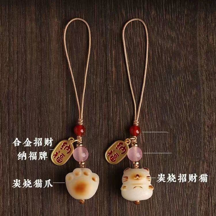 Móc Khóa Điện Thoại Hình Chân Mèo May Mắn Bằng Than Tre Dễ Thương