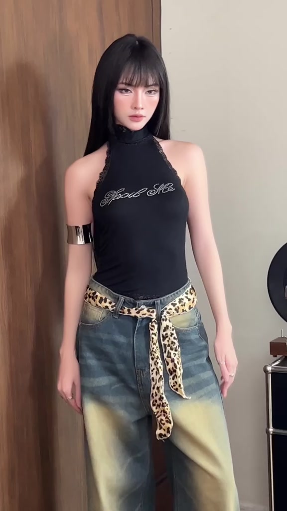 𝐊𝐈𝐋𝐋 𝐒𝐘𝐒𝐓𝐄𝐌 - Áo yếm hở lưng croptop SPOIL ME phối ren đính đá lấp lánh ôm body | BigBuy360 - bigbuy360.vn