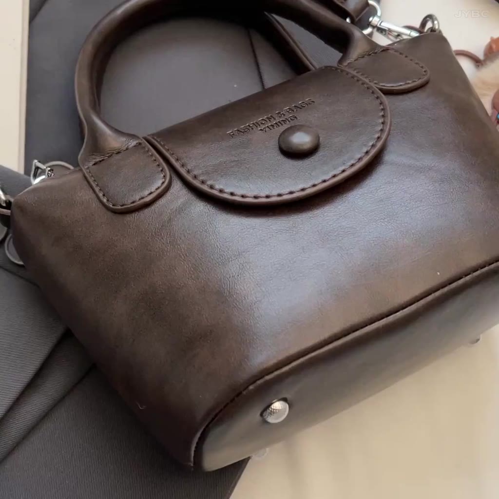 Túi Xách Nữ Da PU Cao Cấp Kèm Charm Gấu Bông - Túi Xách Tay Nắp Gập Thời Trang - DK017 | BigBuy360 - bigbuy360.vn