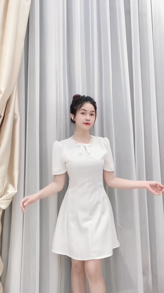 Đầm dự tiệc cổ tròn đính đá sang trọng Carin Dress | BigBuy360 - bigbuy360.vn