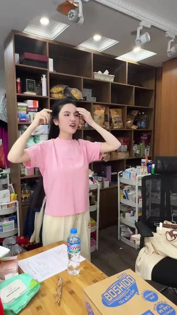Áo Thun Mỹ Baby Tee ECOCHIC Chữ Cao Su Dập Nổi Chất Liệu Thun Mỹ Form Vừa Local Brand Chính Hãng B120 | BigBuy360 - bigbuy360.vn