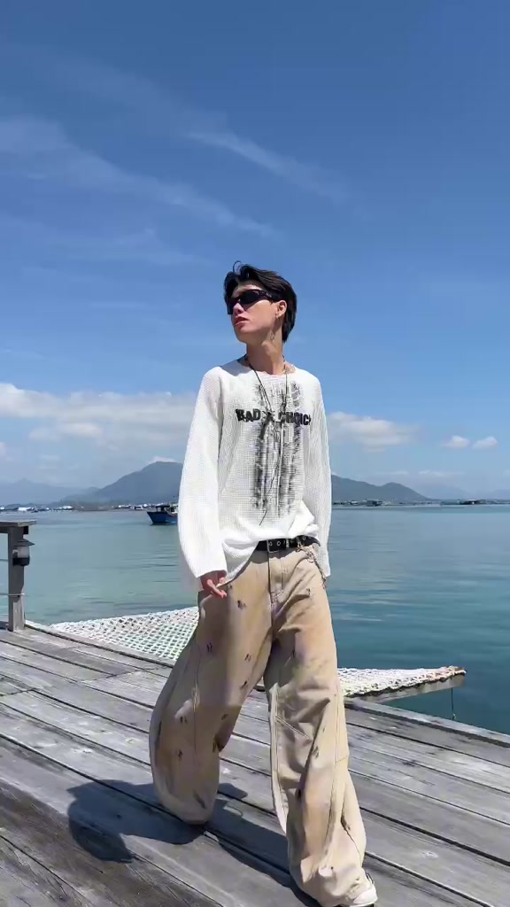 Bad Choices | Áo thun tay dài vải Tổ ong in hình form rộng | BigBuy360 - bigbuy360.vn